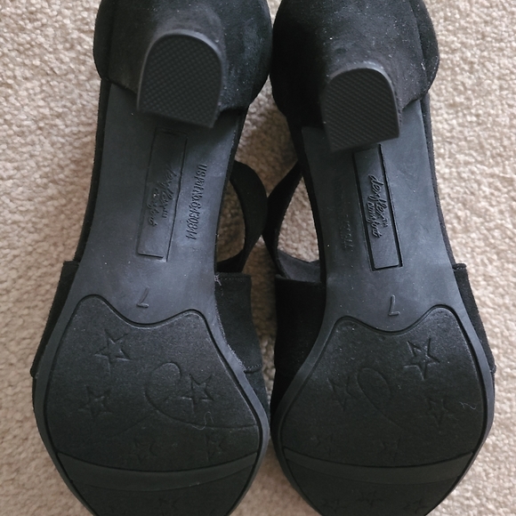 Black High Heels - Picture 4 of 4